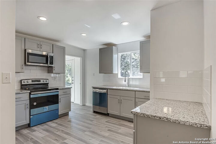 Property Photo:  1668 Lakeview  TX 78133 