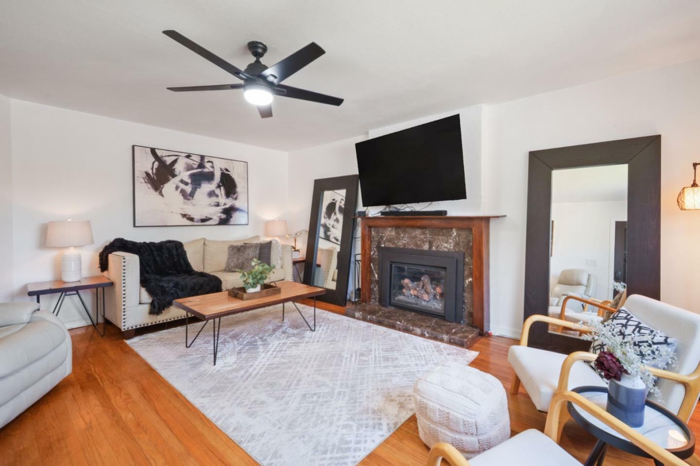 Property Photo:  902 Coachella Avenue  CA 94085 