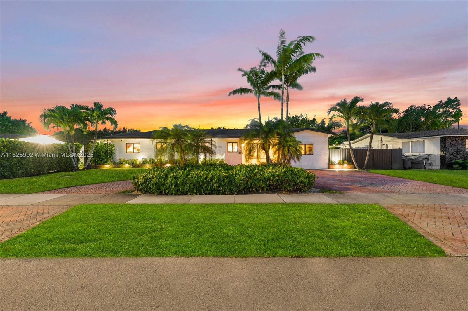 Property Photo: 2400 NE 209th Ter FL 33180
