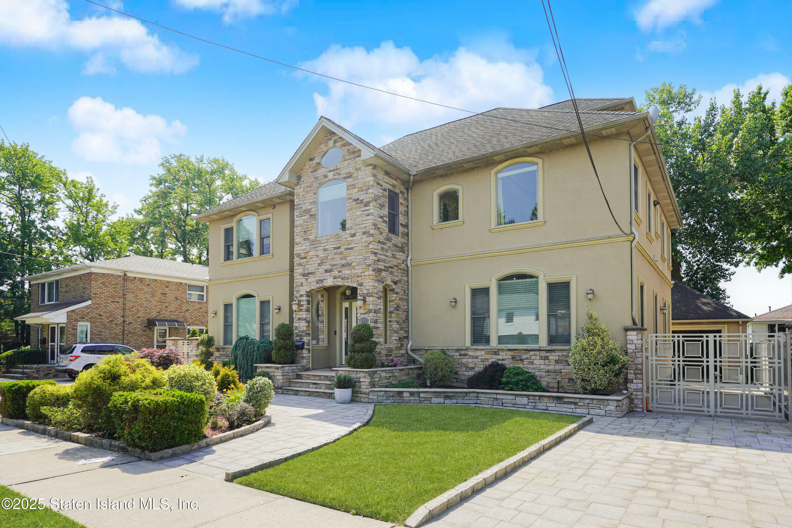 Property Photo: 488 Ionia Avenue NY 10312