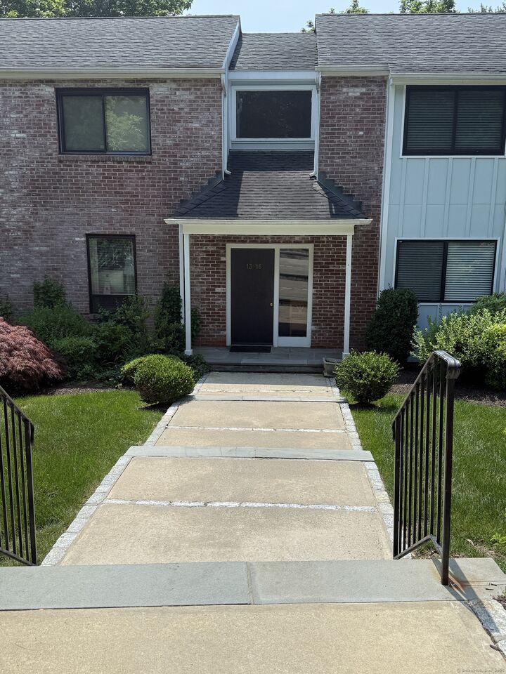 Property Photo: 13 Hills Lane 13 CT 06880