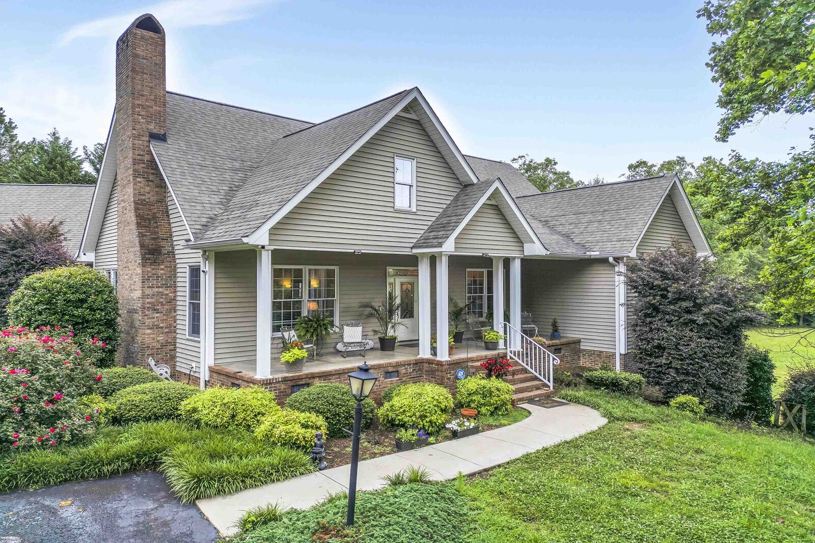 Property Photo: 1527 S Blackstock Road SC 29356