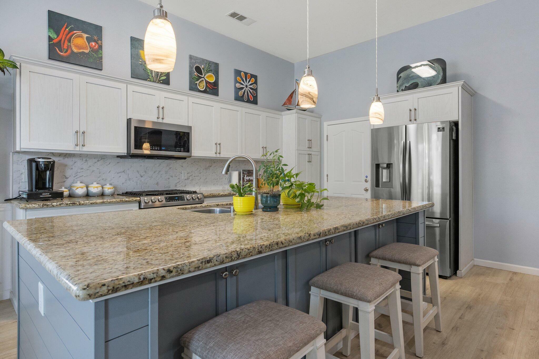 Property Photo:  3202 W Stewart Avenue  CA 93291 