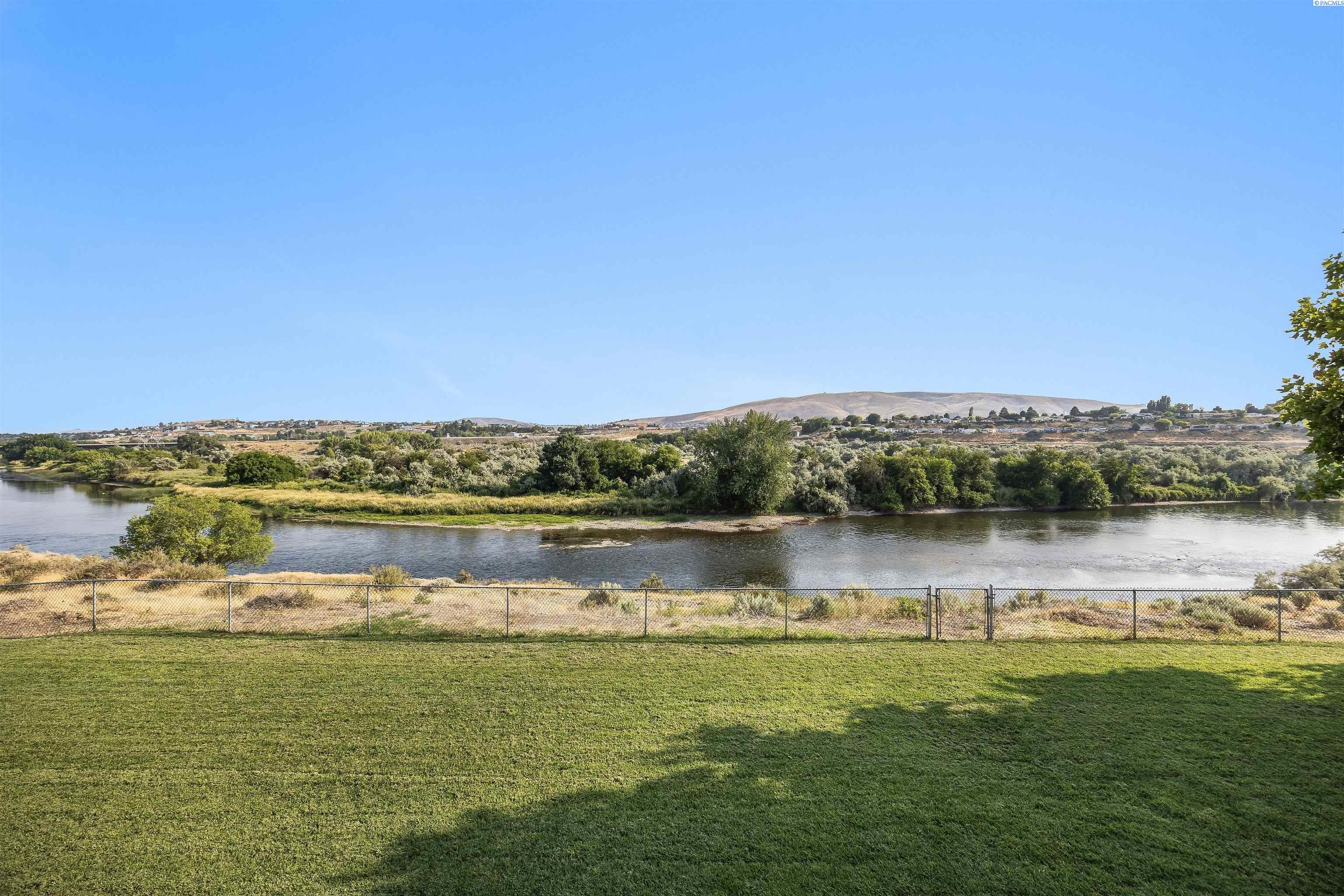 Property Photo:  2527 Duportail St  WA 99352 