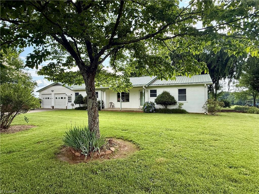 Property Photo: 1717 Byrd Road NC 28669