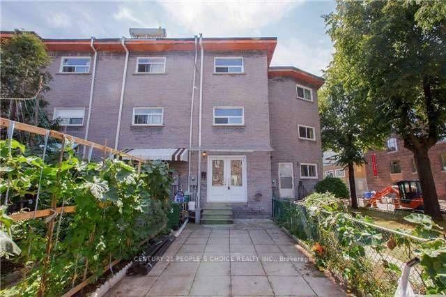 Property Photo: 43 Wolseley Street ON M5T 1A3