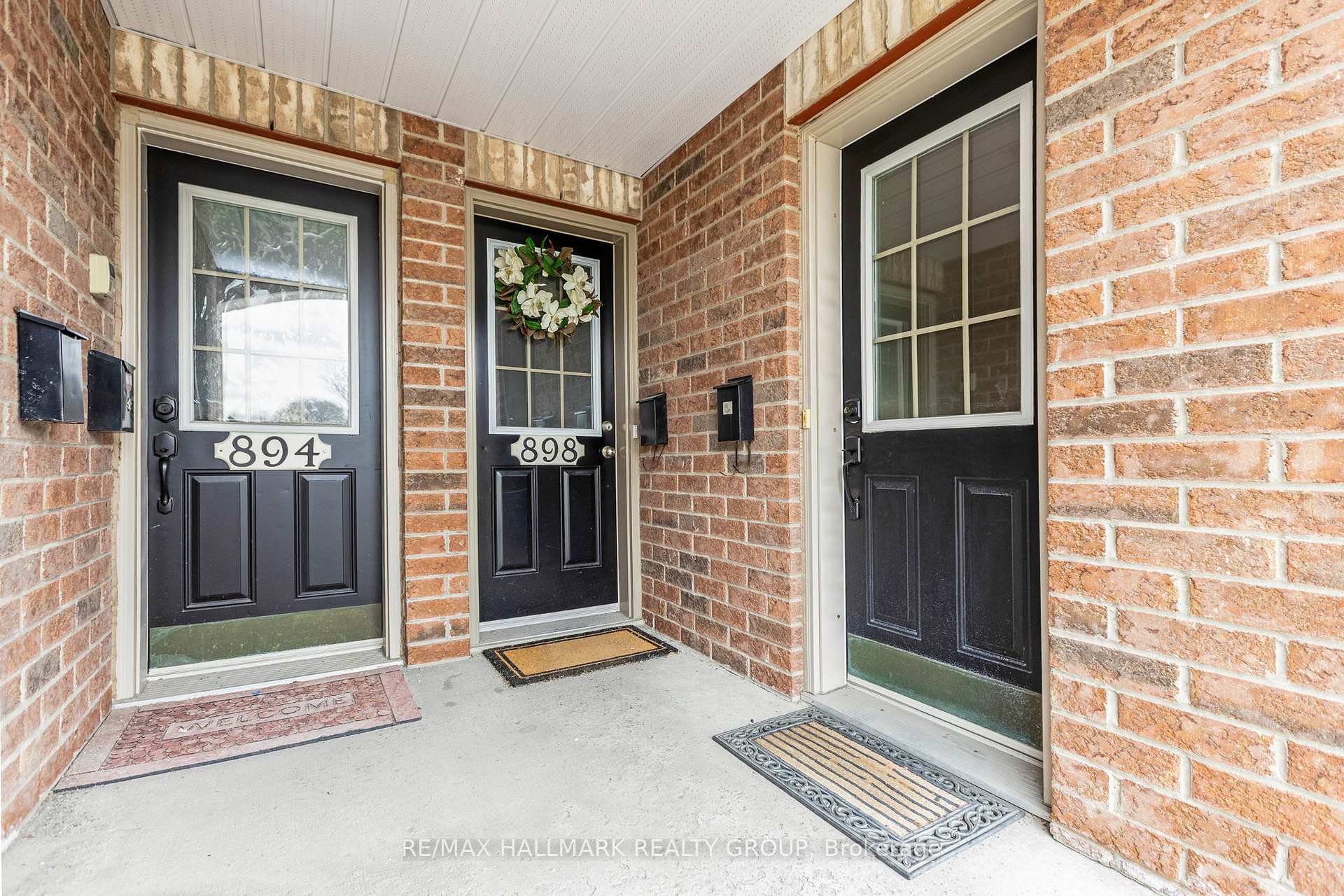 Property Photo: 896 Longfields Drive ON K2J 5K6