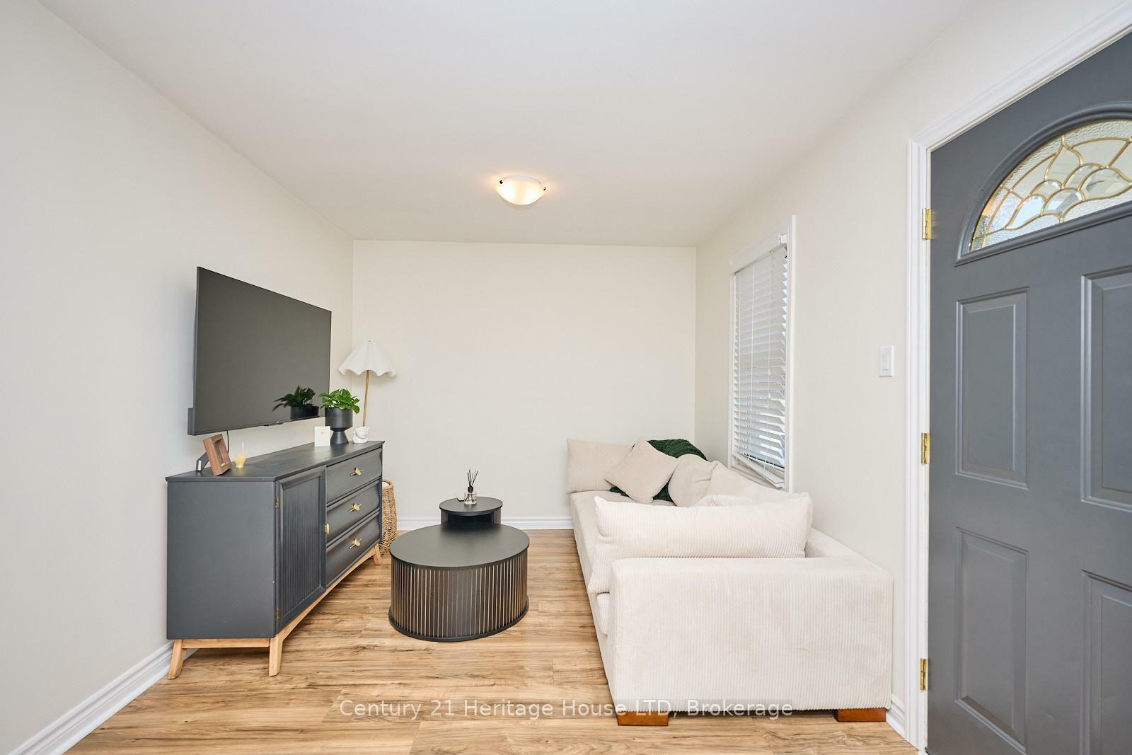Property Photo: 82 King Street ON L3K 4E9