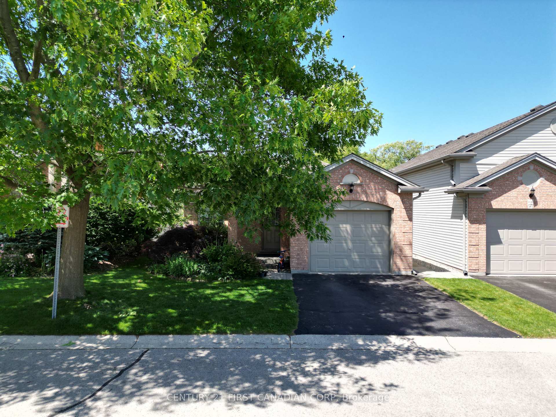 Photo de la propriété: 145 North Centre Road 57 ON N5X 4C7