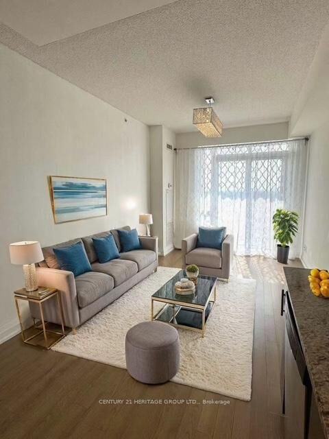 Property Photo: 7161 Yonge Street 718 ON L3T 0C8