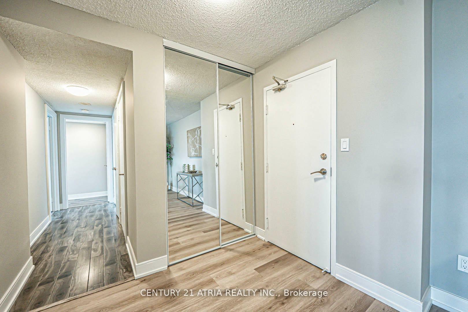 Photo de la propriété: 350 Webb Drive 206 ON L5B 3N6
