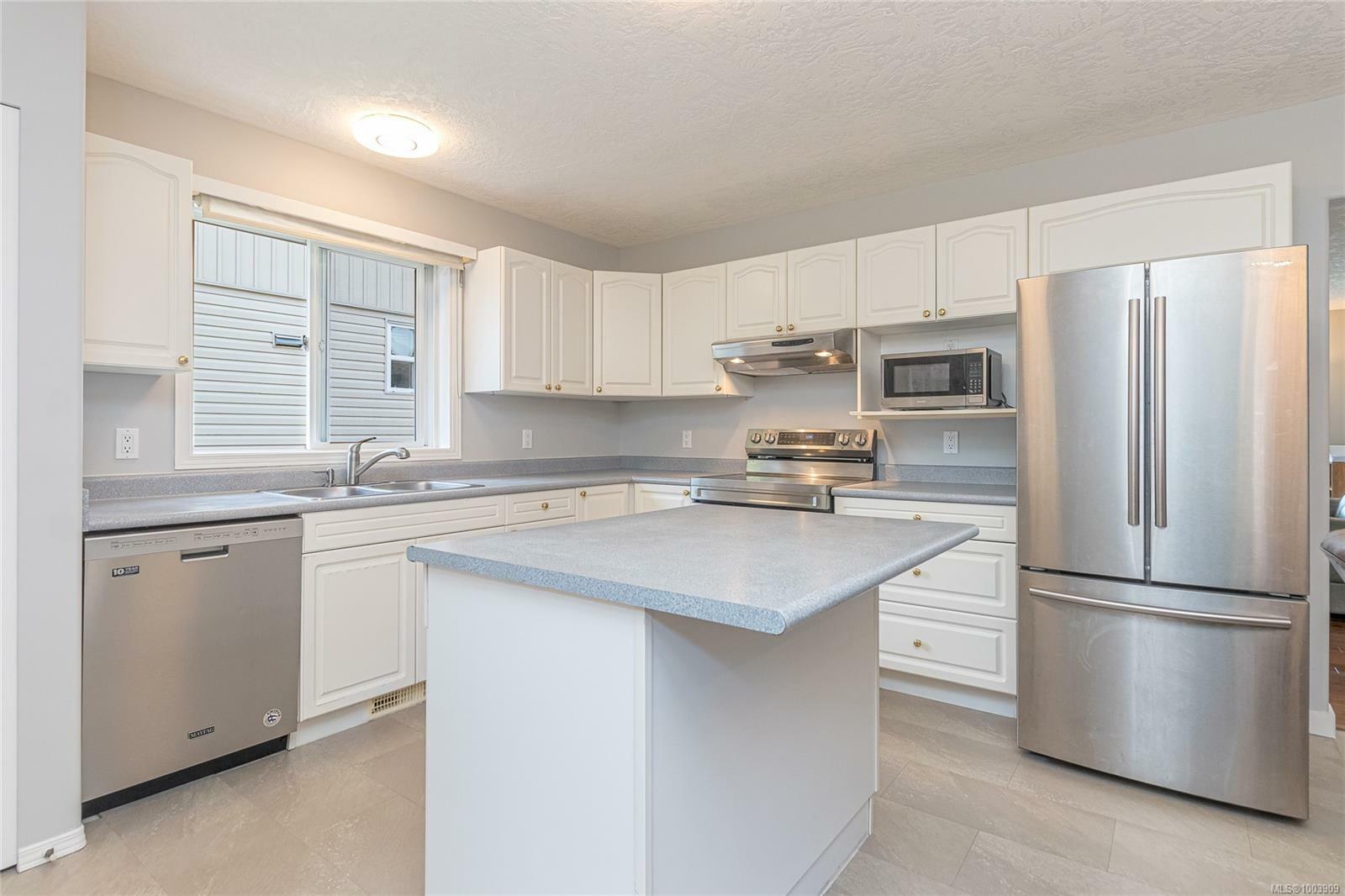 Property Photo: 4731 Hammond Bay Rd BC V9T 5A9