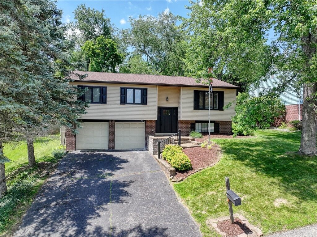 Property Photo:  9 Meadow View Ct  PA 15239 