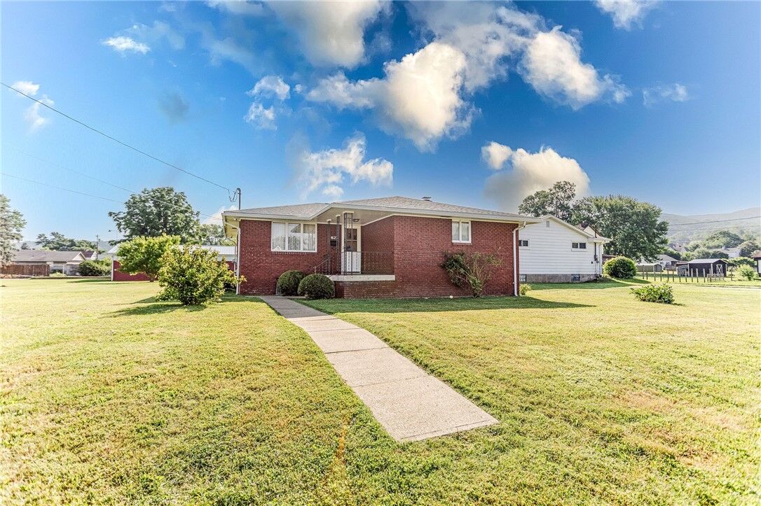 Property Photo: 1623 Hyndman St PA 15425