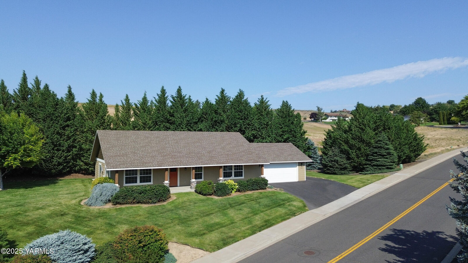 Property Photo:  408 N 84th Ave  WA 98908 
