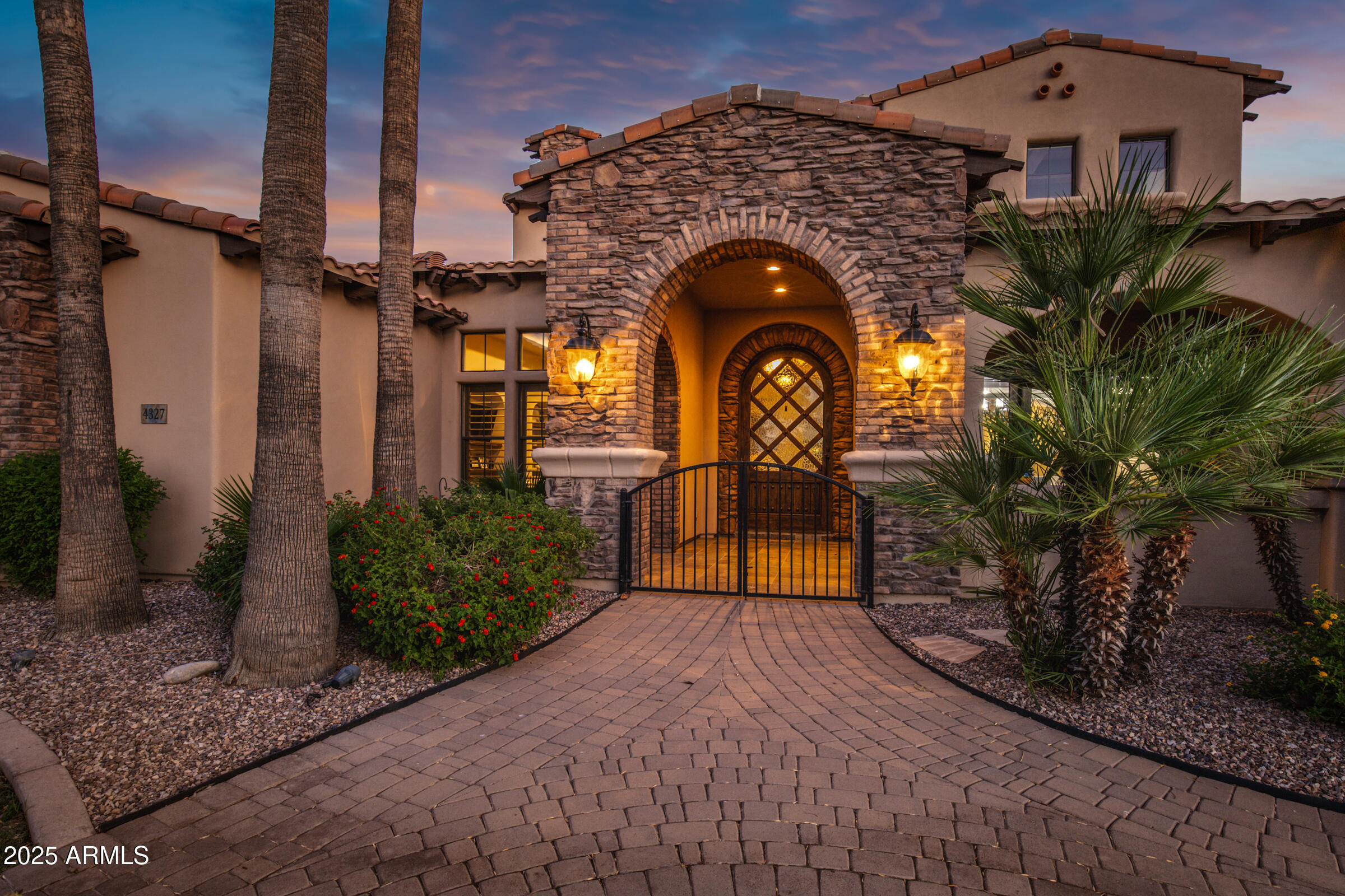 Property Photo: 4327 E Capricorn Place AZ 85249