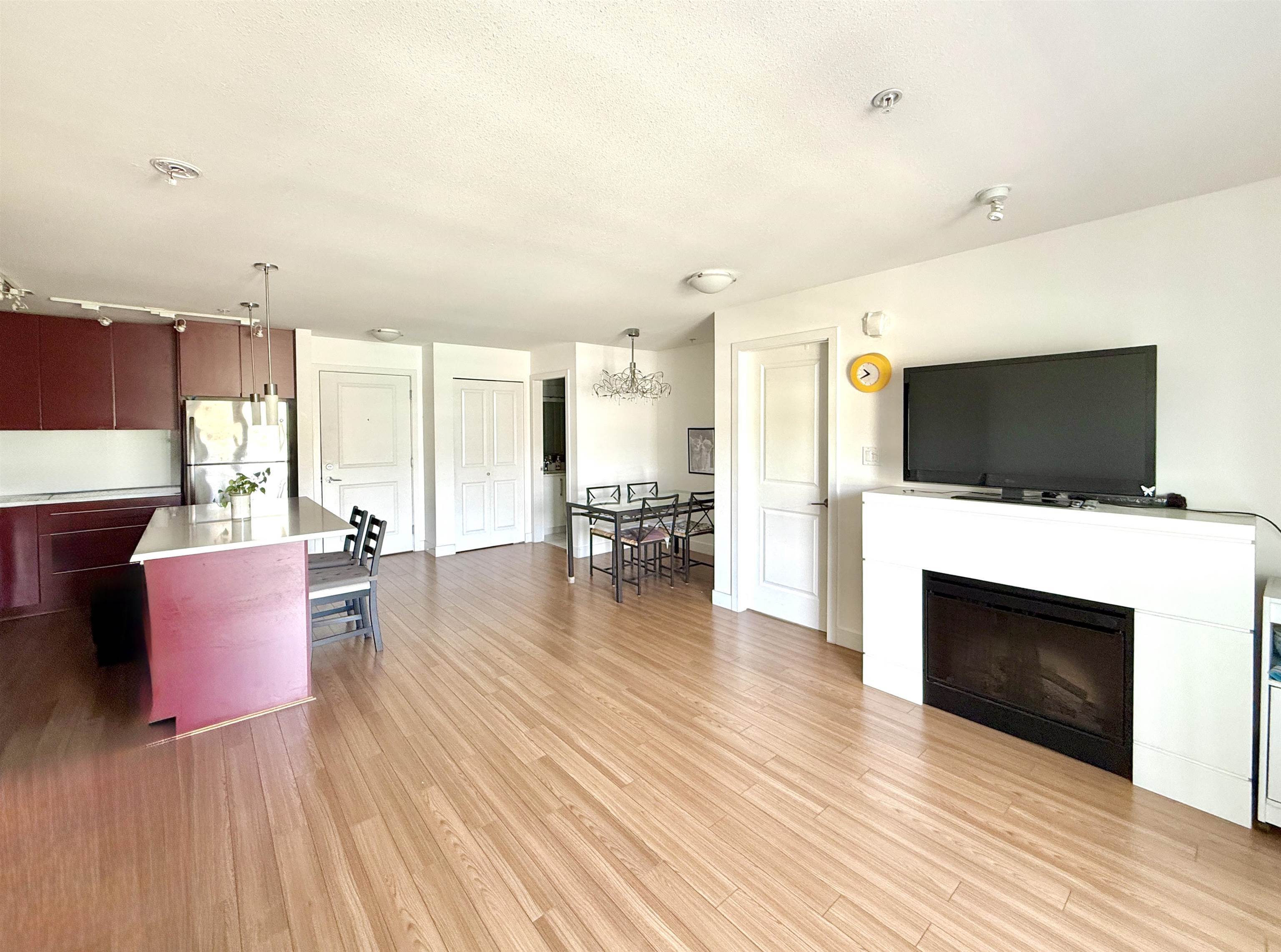 Property Photo: 15745 Croydon Drive 205 BC V3Z 2L5