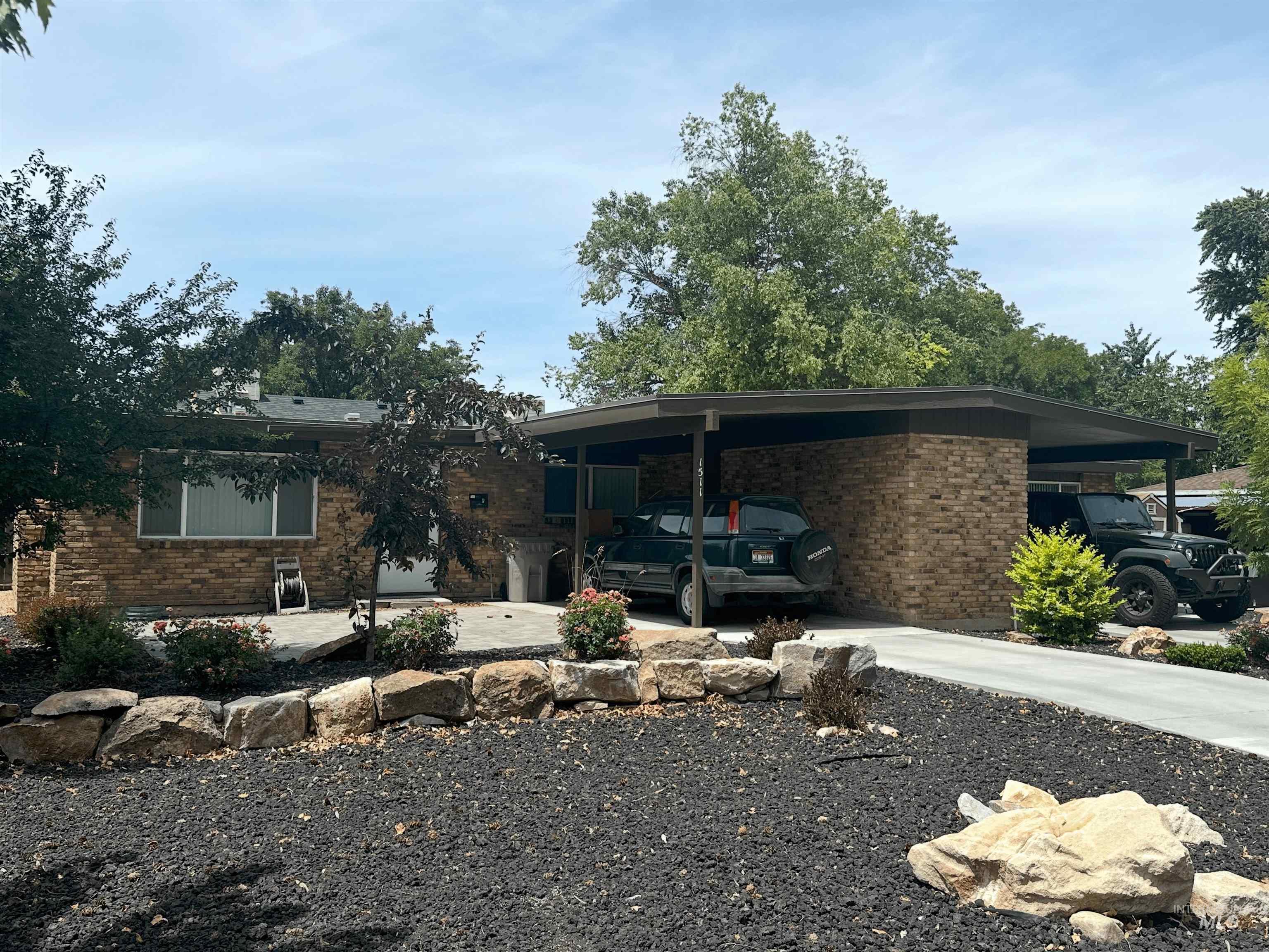 Property Photo:  1509-1511 S Arcadia St  ID 83705 