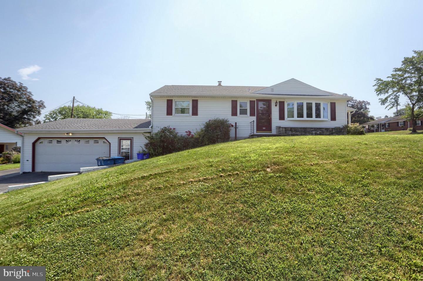 101 Walton Avenue  Carlisle PA 17013 photo