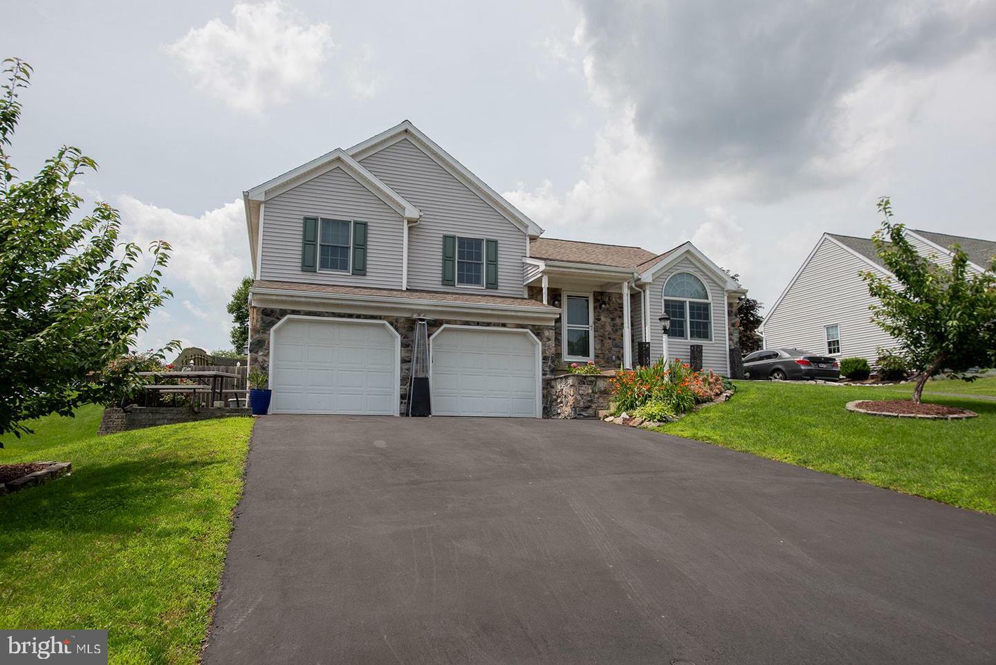 Property Photo: 34 Shefford Drive PA 17022