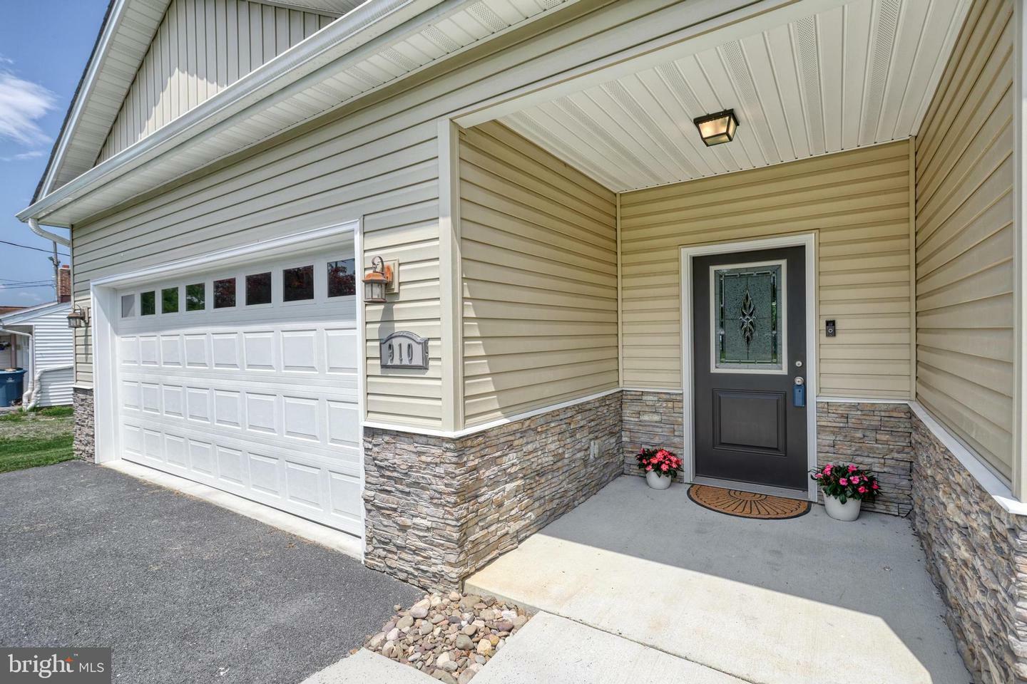 Property Photo: 910 Cavalry Street PA 17013