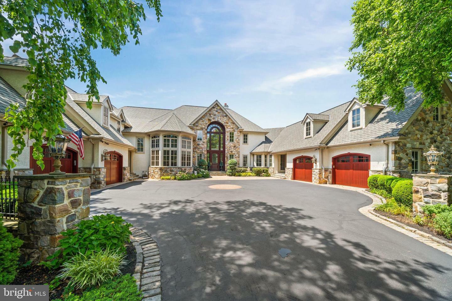 Property Photo: 115 Centrenest Lane DE 19807