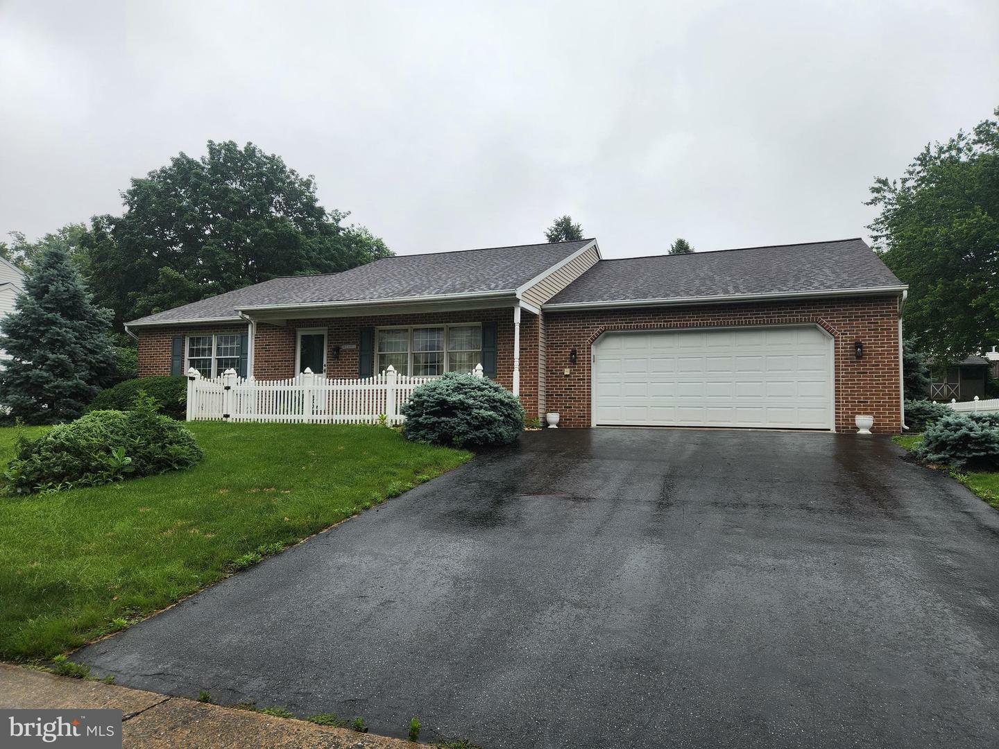 Property Photo: 208 E 6th Street PA 17543