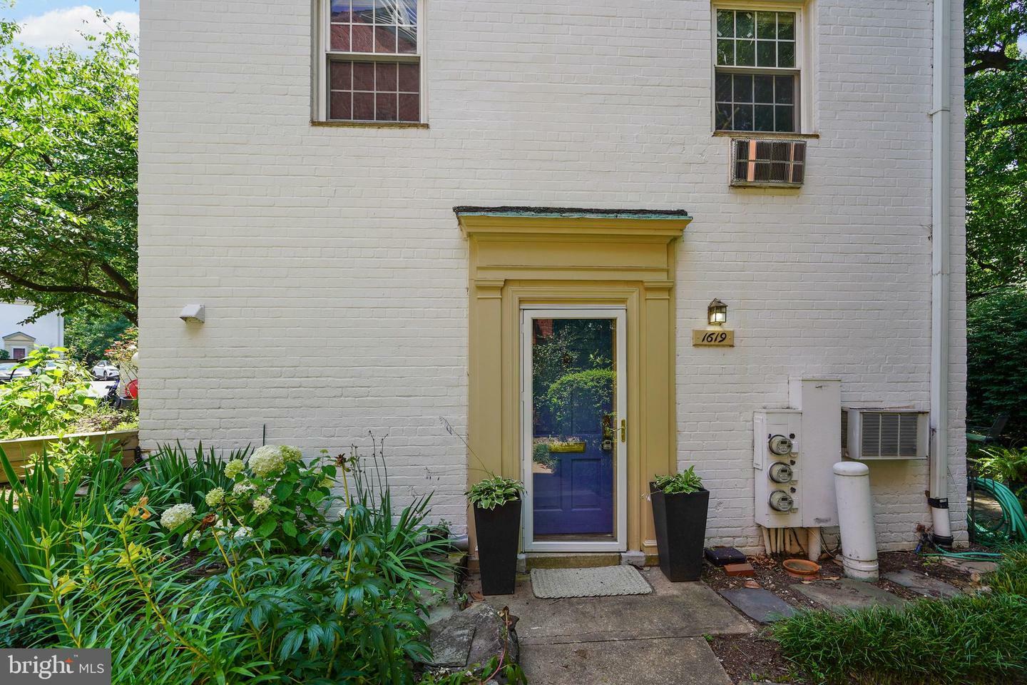 Property Photo: 1619 Ripon Place VA 22302