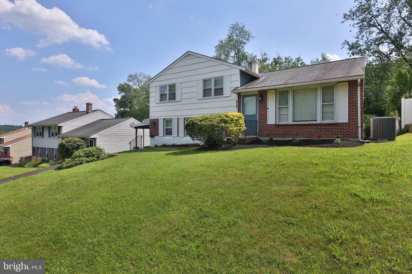 2870 Woodland Road  Abington PA 19001 photo