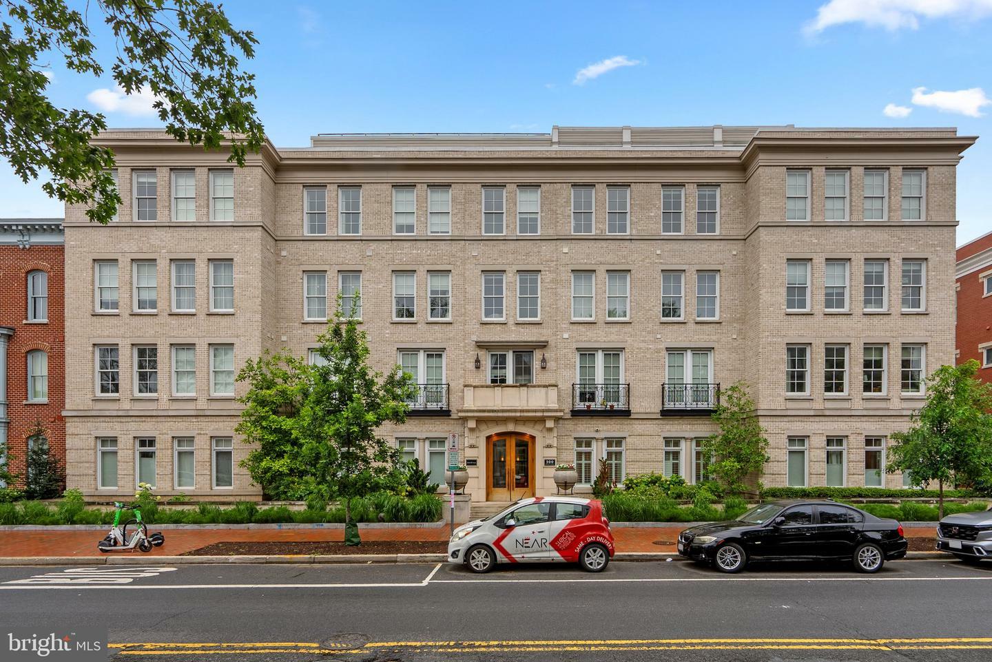 Property Photo:  300 8th Street NE 102  DC 20002 