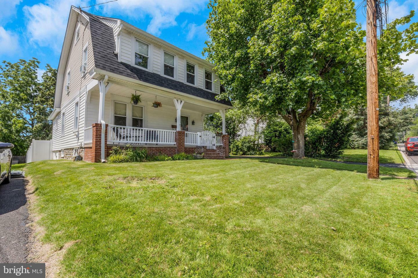Property Photo:  250 Maple Avenue  PA 19038 