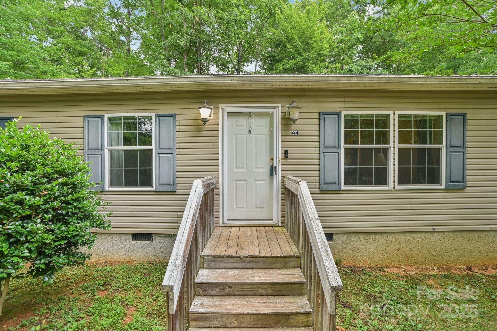 Property Photo: 44 Bachelder Lane NC 28715