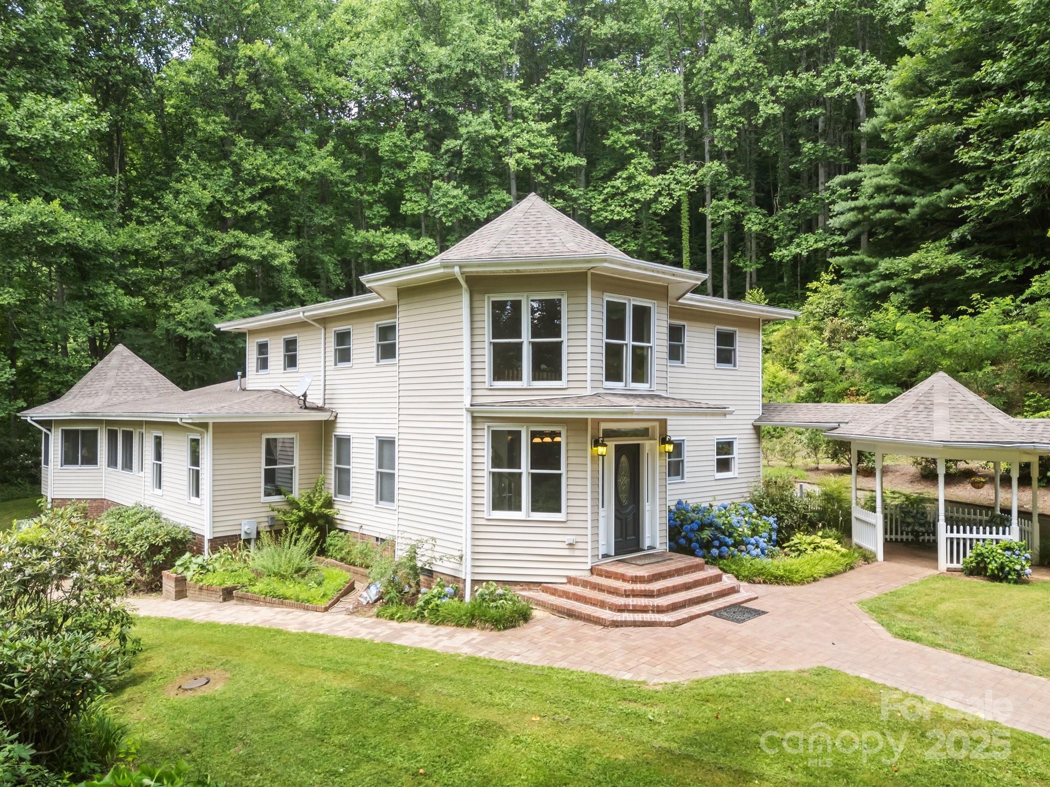 Property Photo: 235 Kinder Lane NC 28716