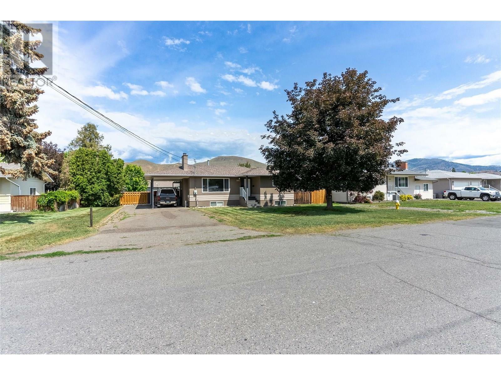 2012 Fleetwood Avenue  Kamloops BC V2B 4S4 photo
