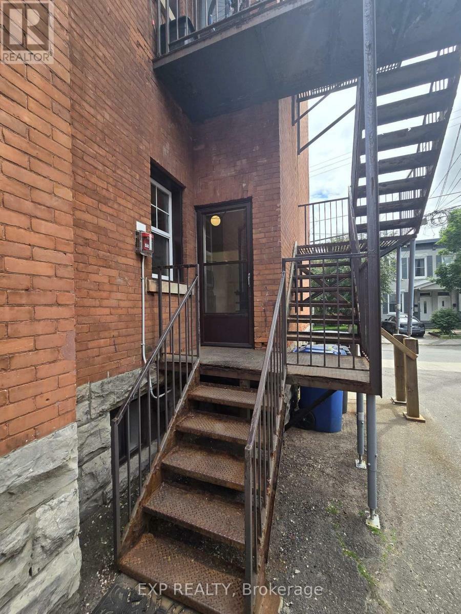 Property Photo:  453 Lewis Street 1  ON K2P 0T1 