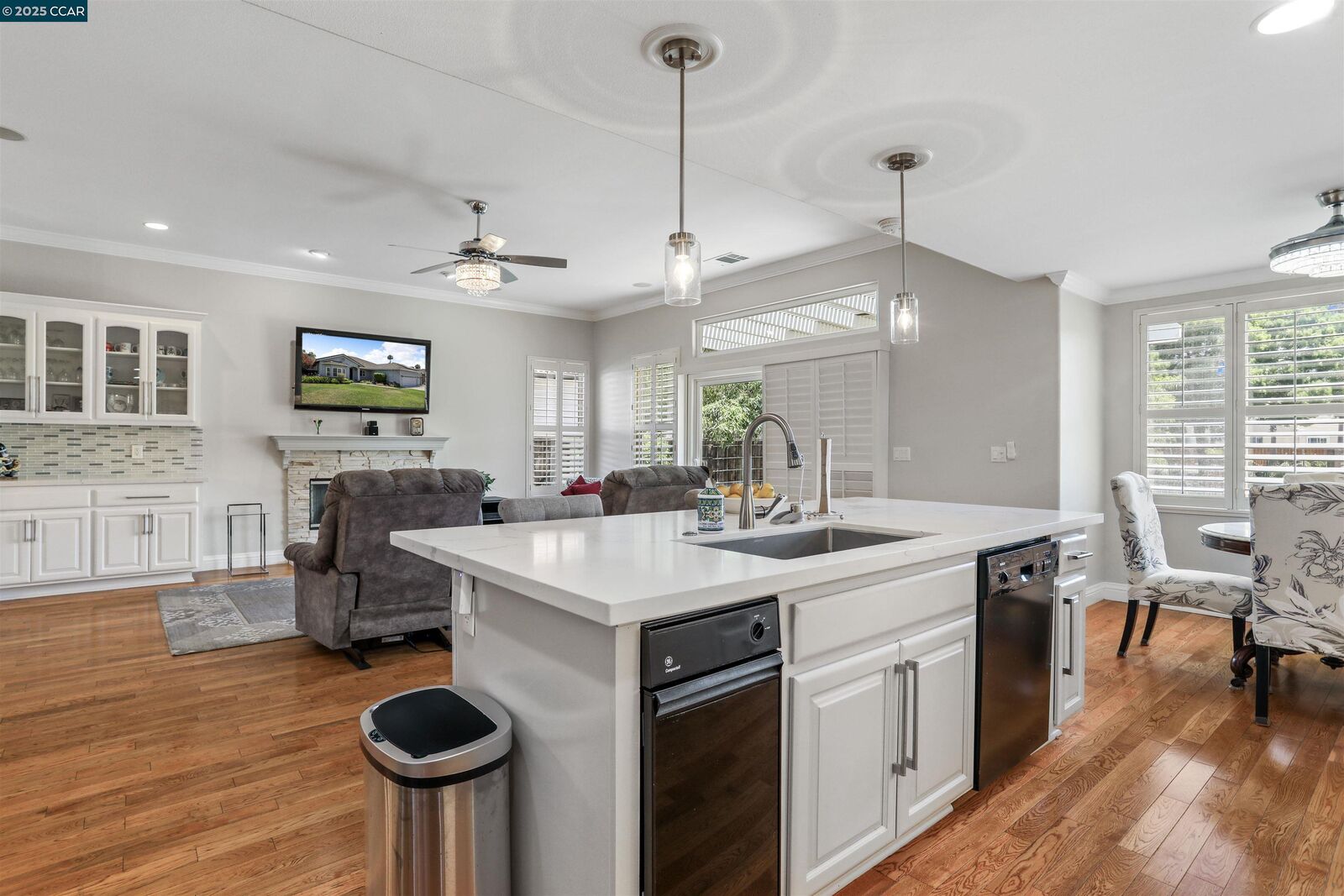 Property Photo: 5760 Gateway Ct CA 94505