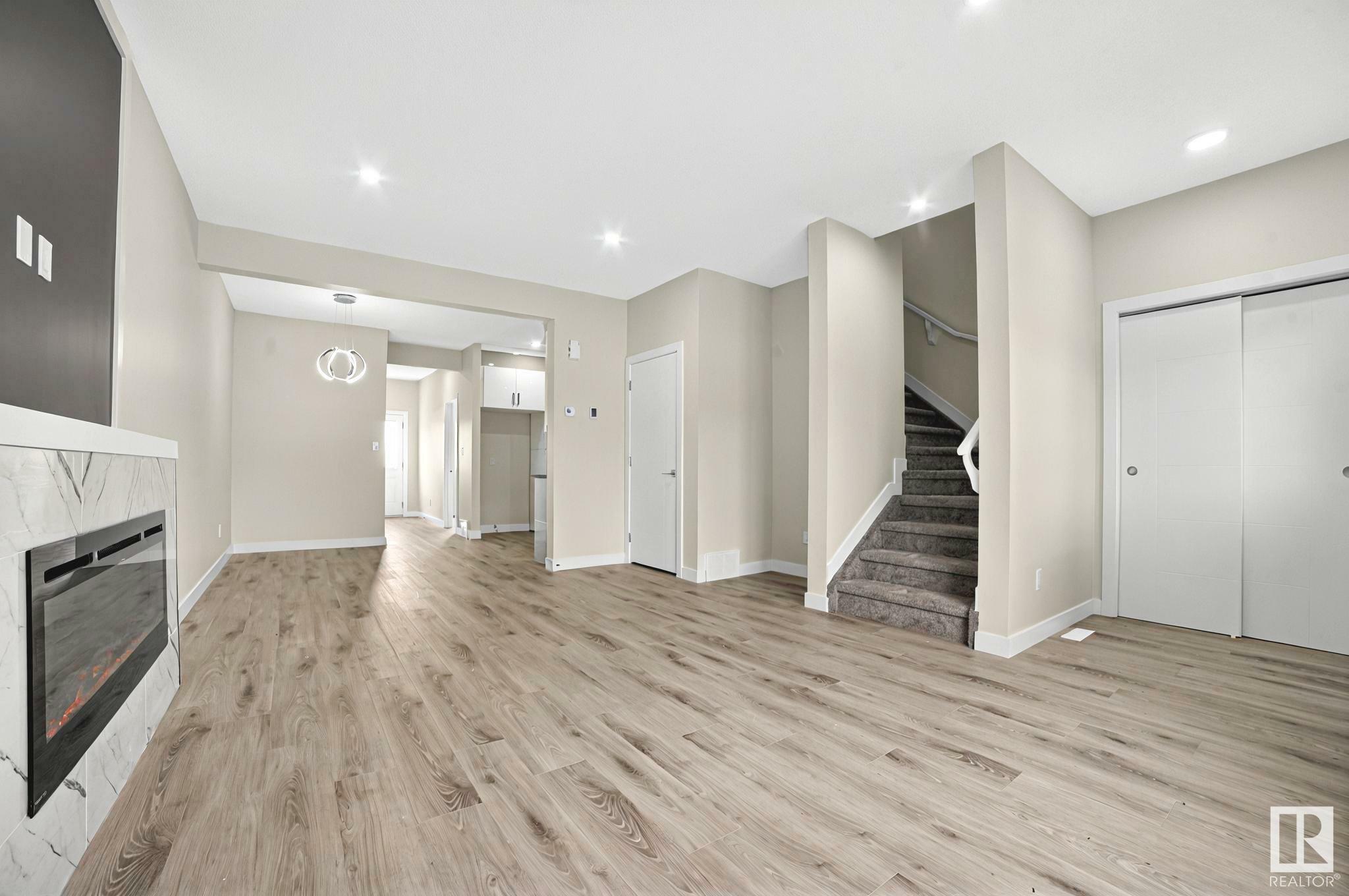 Photo de la propriété: 10233 92A Avenue AB T8R 2R4