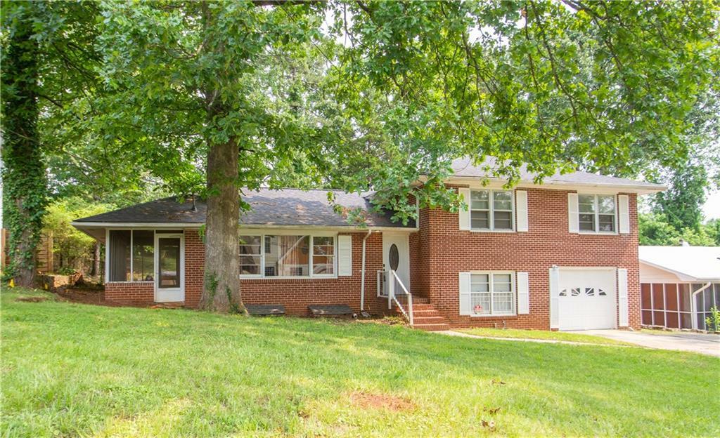 Property Photo: 1558 Boulderwoods Drive SE GA 30316