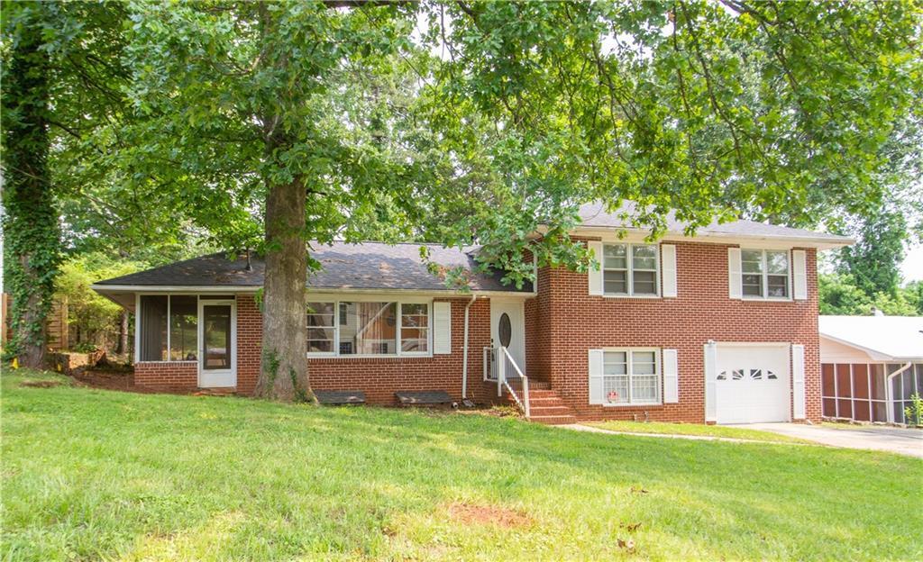 Property Photo: 1558 Boulderwoods Drive SE GA 30316