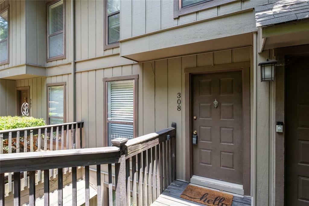Property Photo: 308 Cumberland Court SE GA 30080