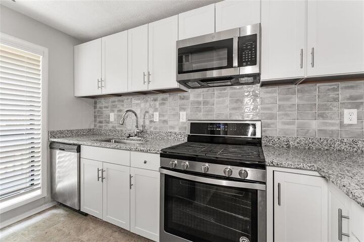 Property Photo:  308 Cumberland Court SE  GA 30080 