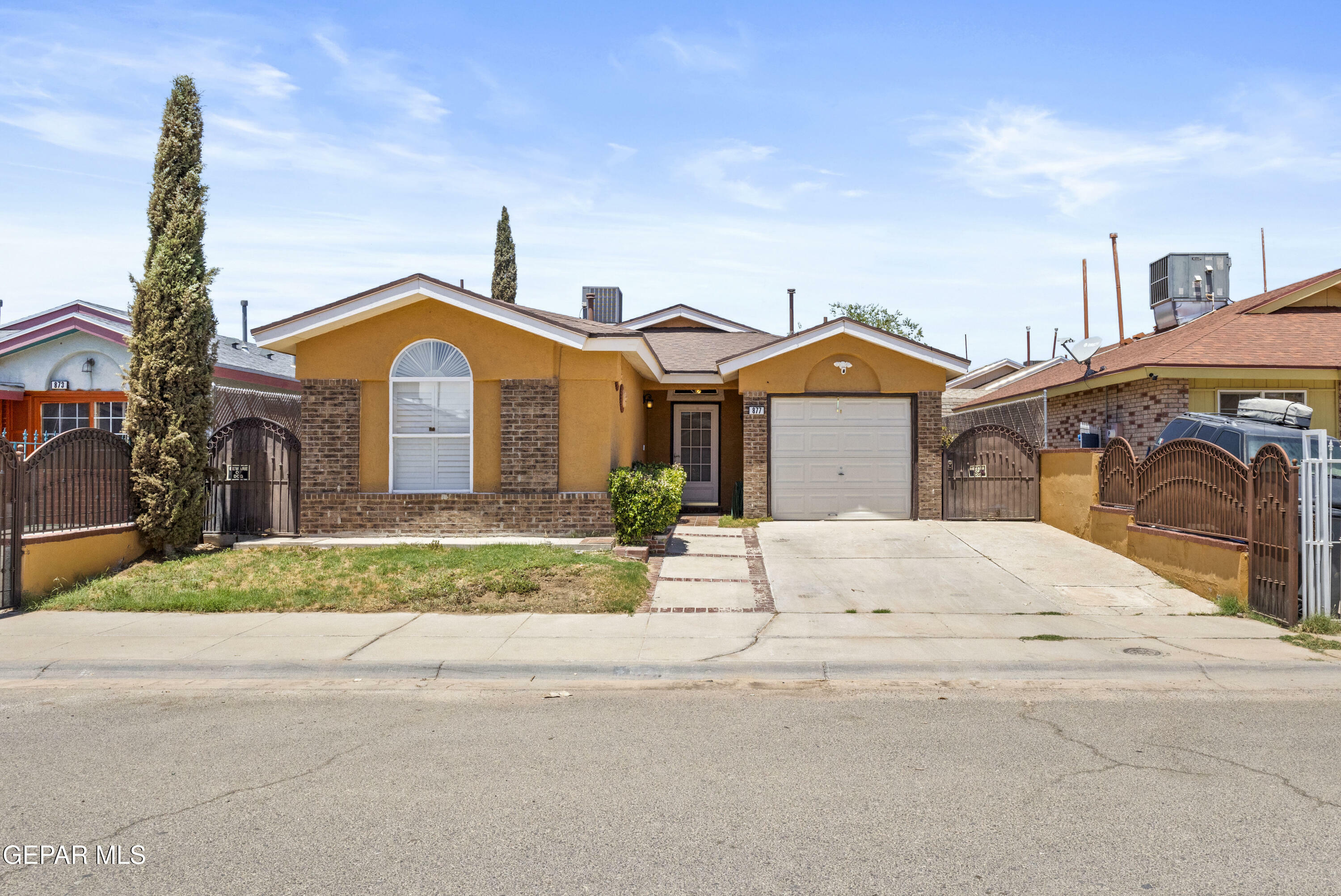 Property Photo: 877 Mondel Pines Place TX 79907