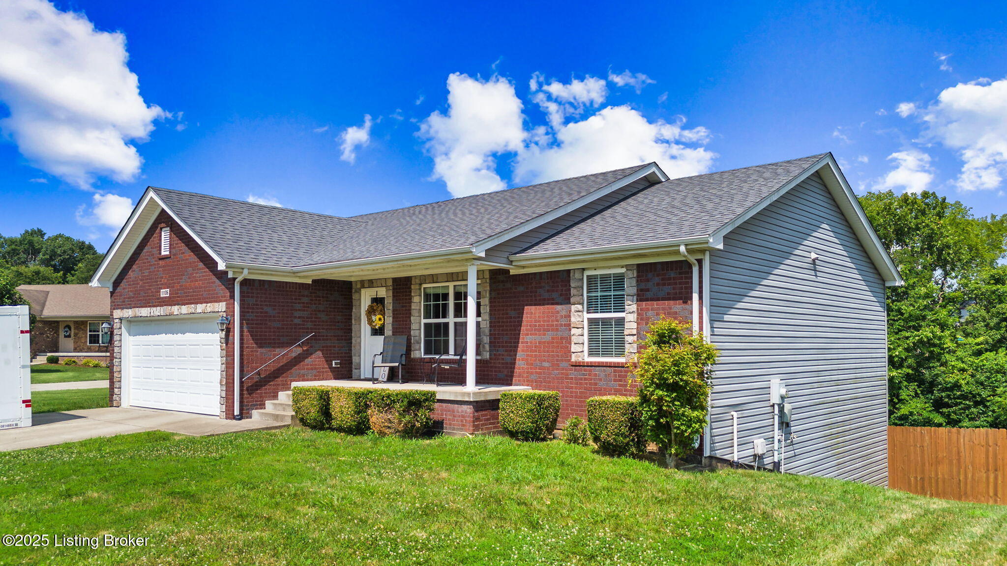 Property Photo: 11106 Pebble Trace KY 40229