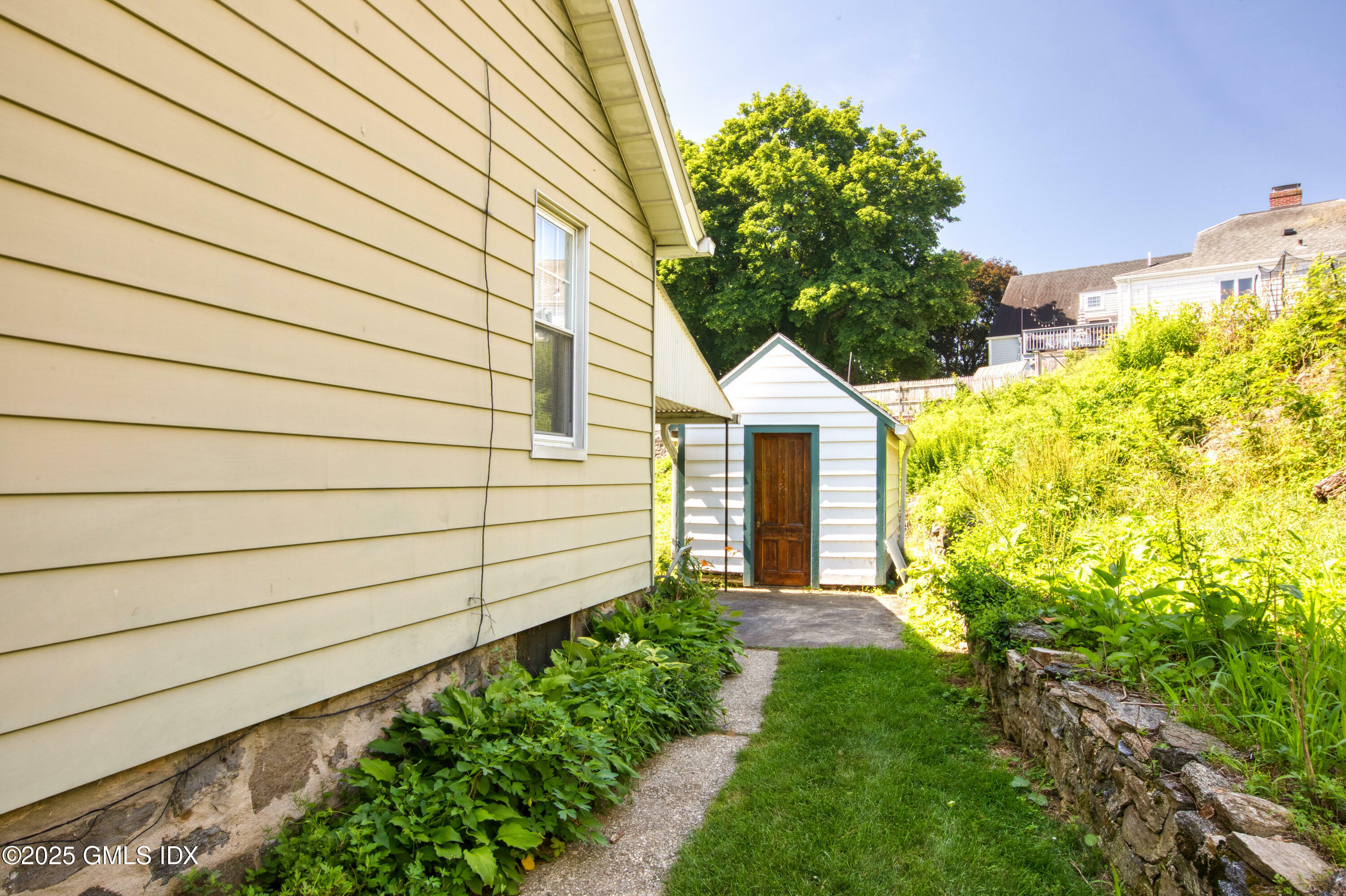 Property Photo:  63 Ivy Street  CT 06830 