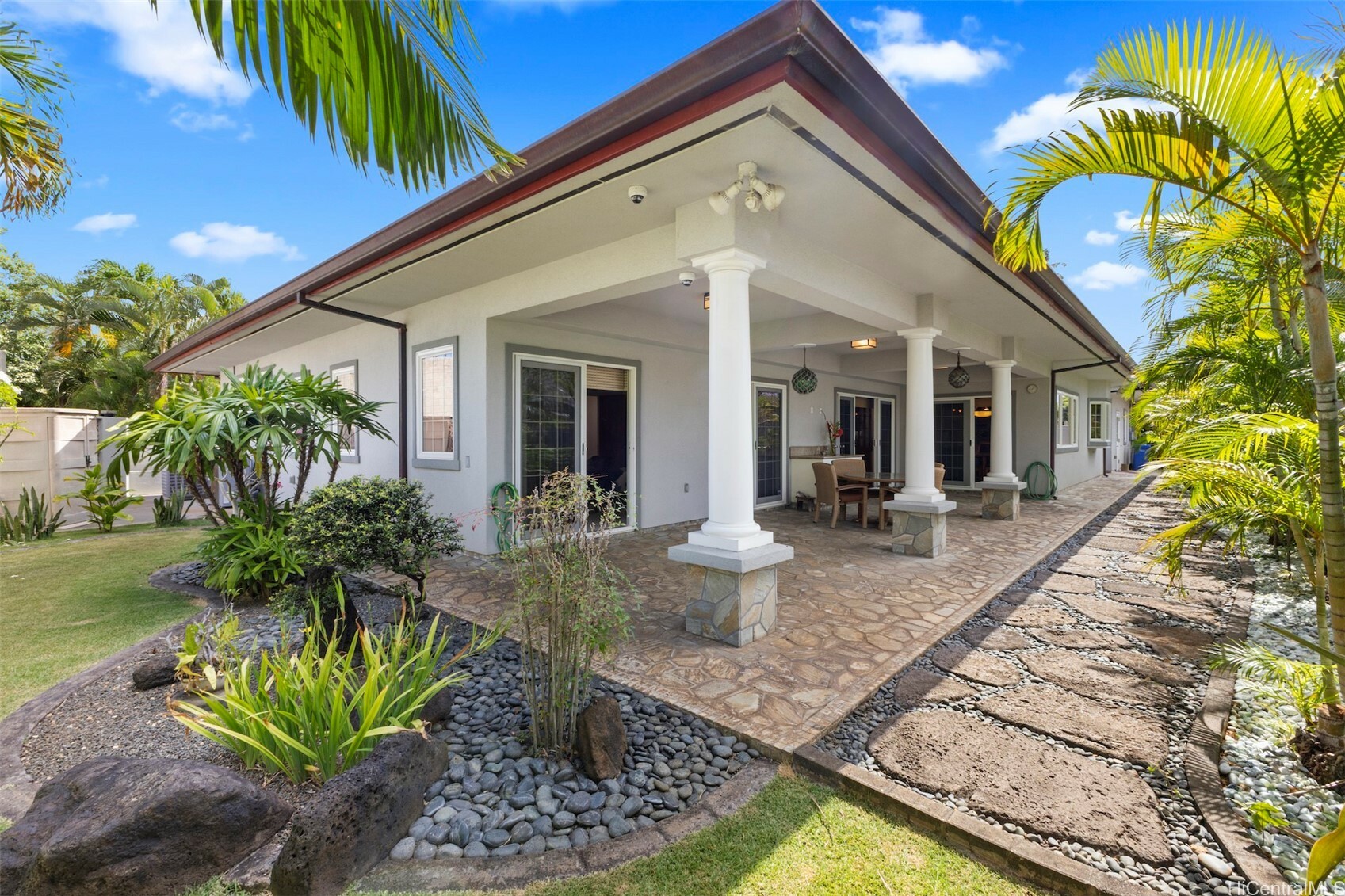 Property Photo: 910 Hunakai Street HI 96816