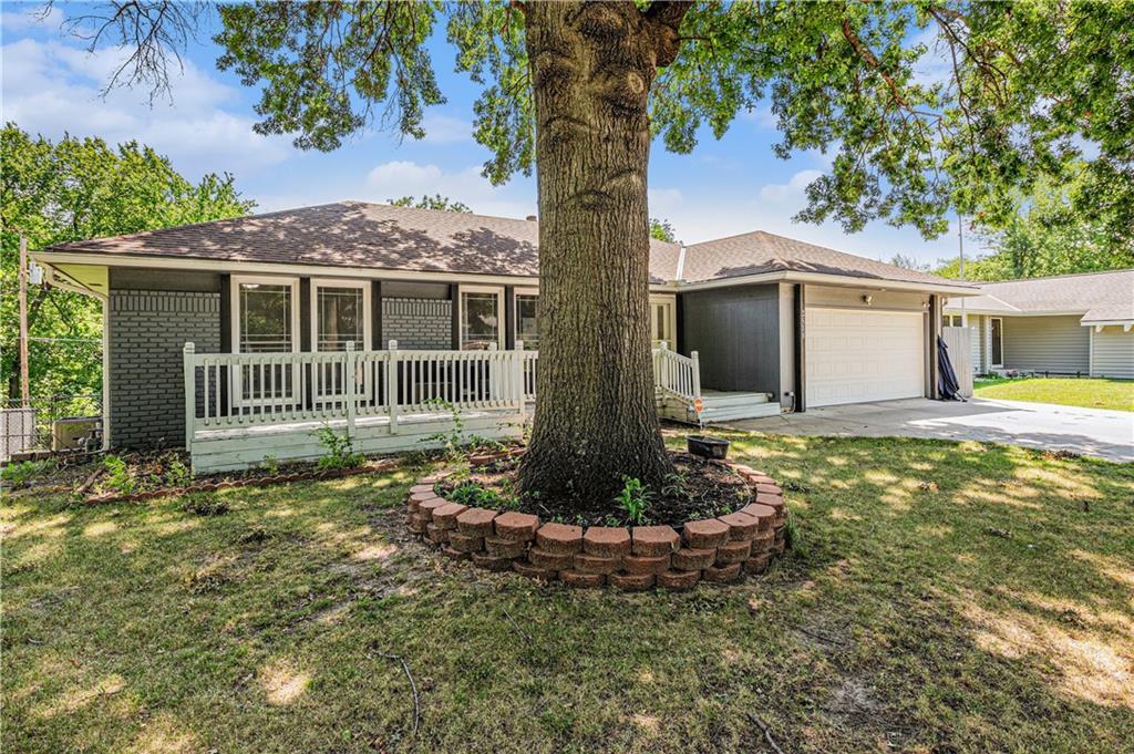Property Photo: 2518 Arrowhead Road KS 66614