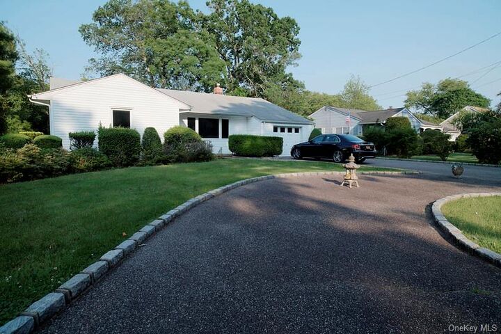 408 Ackerson Boulevard  Brightwaters NY 11718 photo