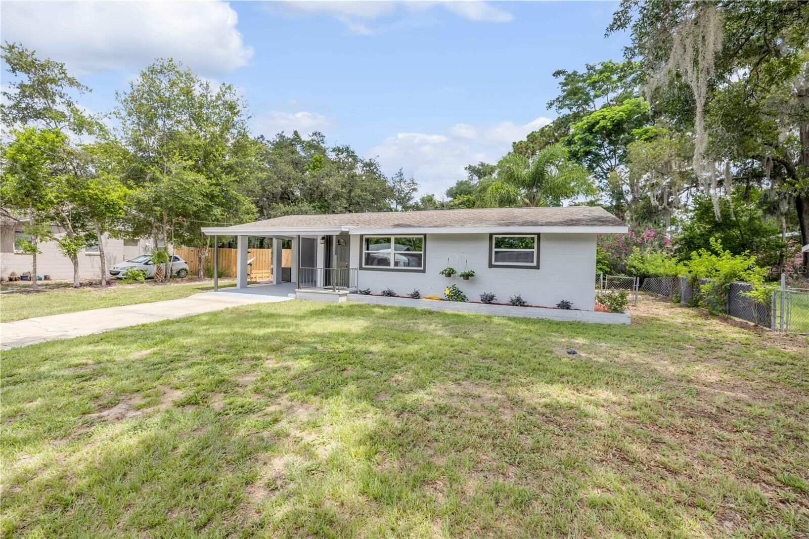 Property Photo: 173 Cedar Avenue FL 32763