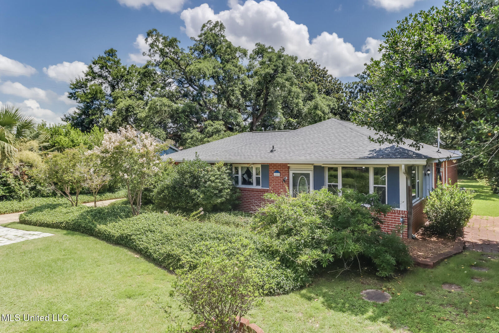 Property Photo:  808 Mills Avenue  MS 39501 