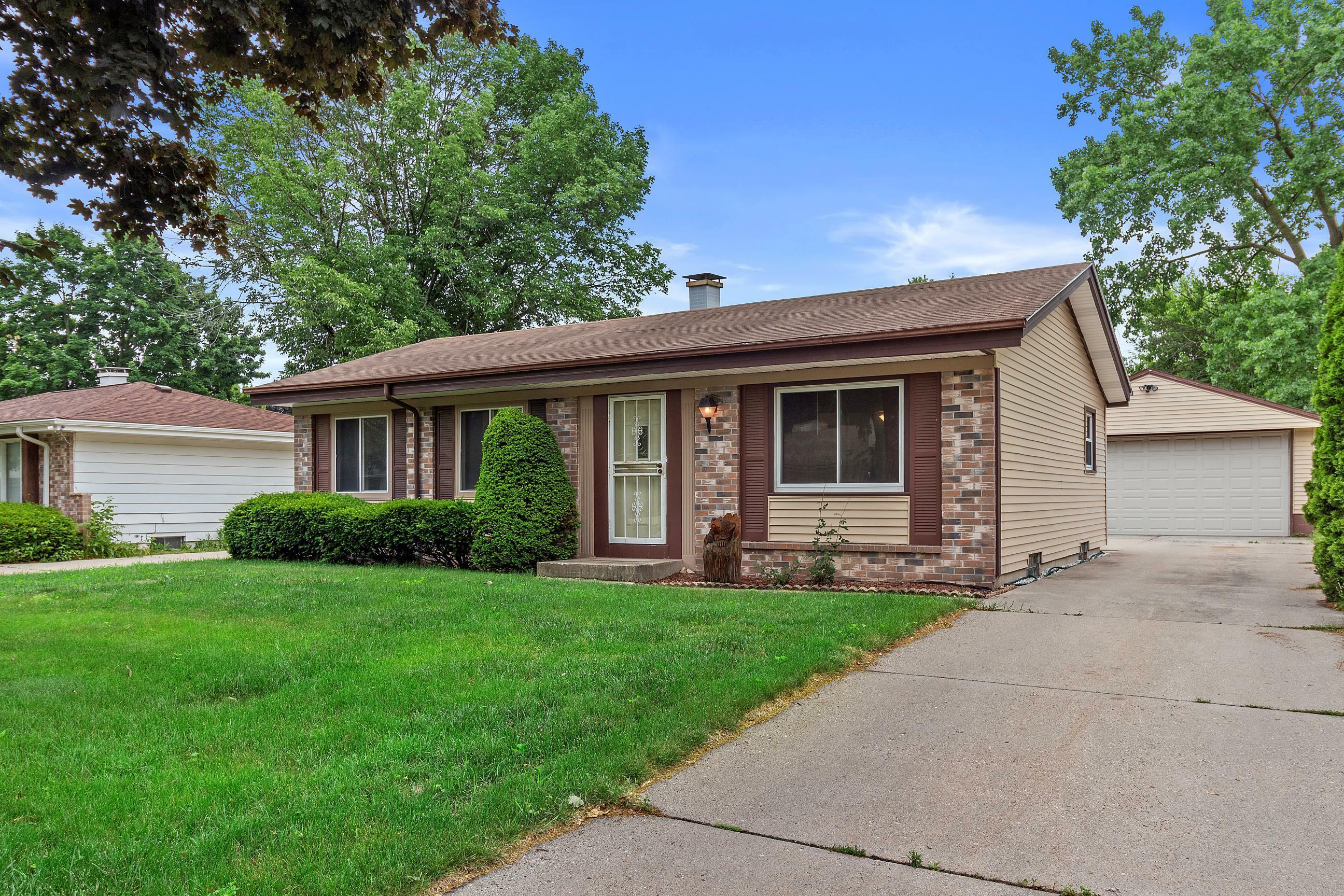 Property Photo: 3909 W Tupelo St WI 53209